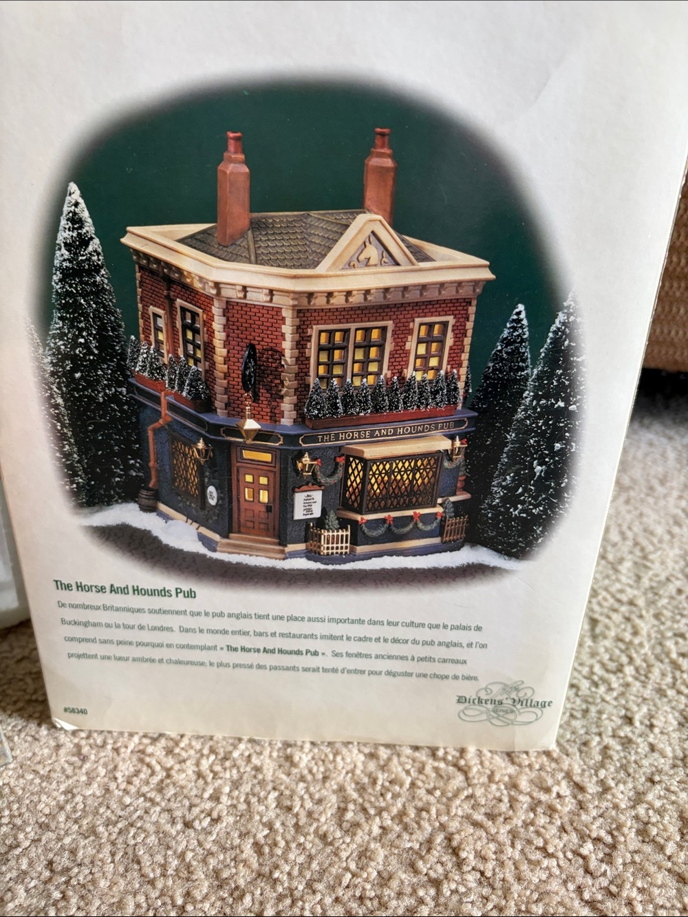 Department 56 The Horse and Hounds Pub — Green & Red